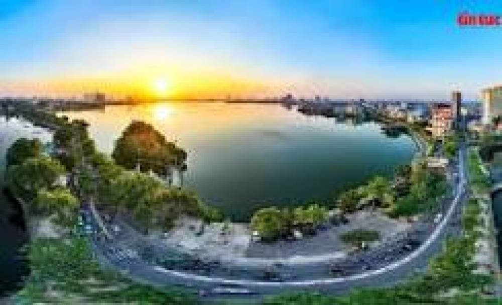 Cuộc sống của du khách trên du thuyền mắc kẹt ở Trung Đông